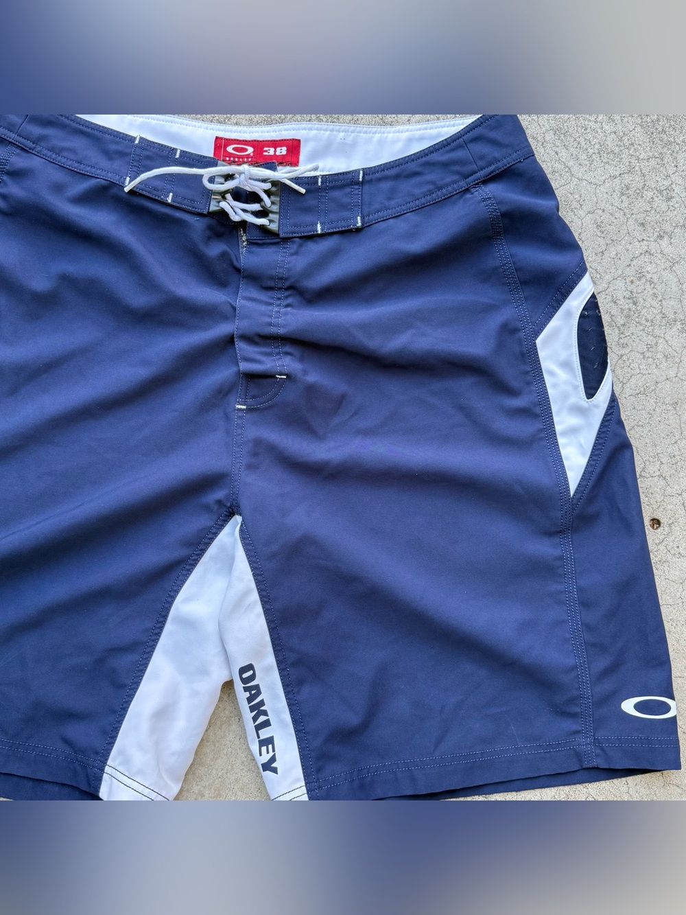 Vintage Y2K OAKLEY Board Shorts Swim Trunks Blue White Size 38 - Picture 3 of 10